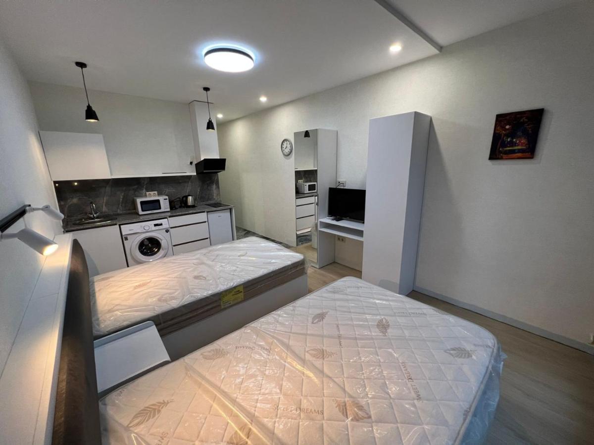 Batumi Hotel R&M Екстериор снимка