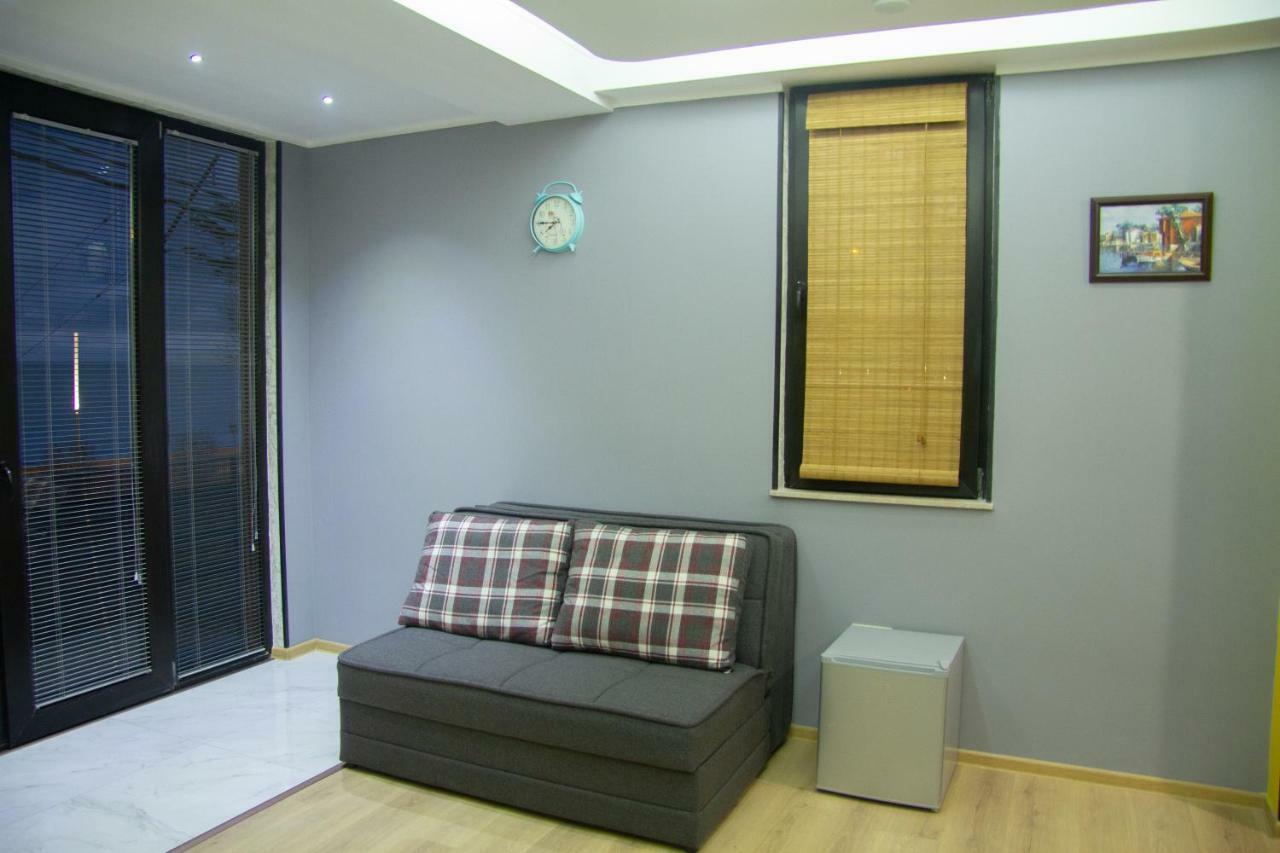 Batumi Hotel R&M Екстериор снимка
