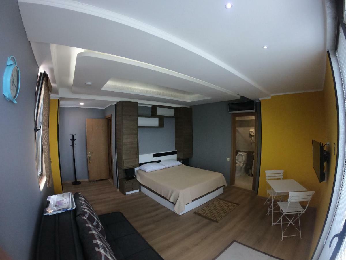 Batumi Hotel R&M Екстериор снимка