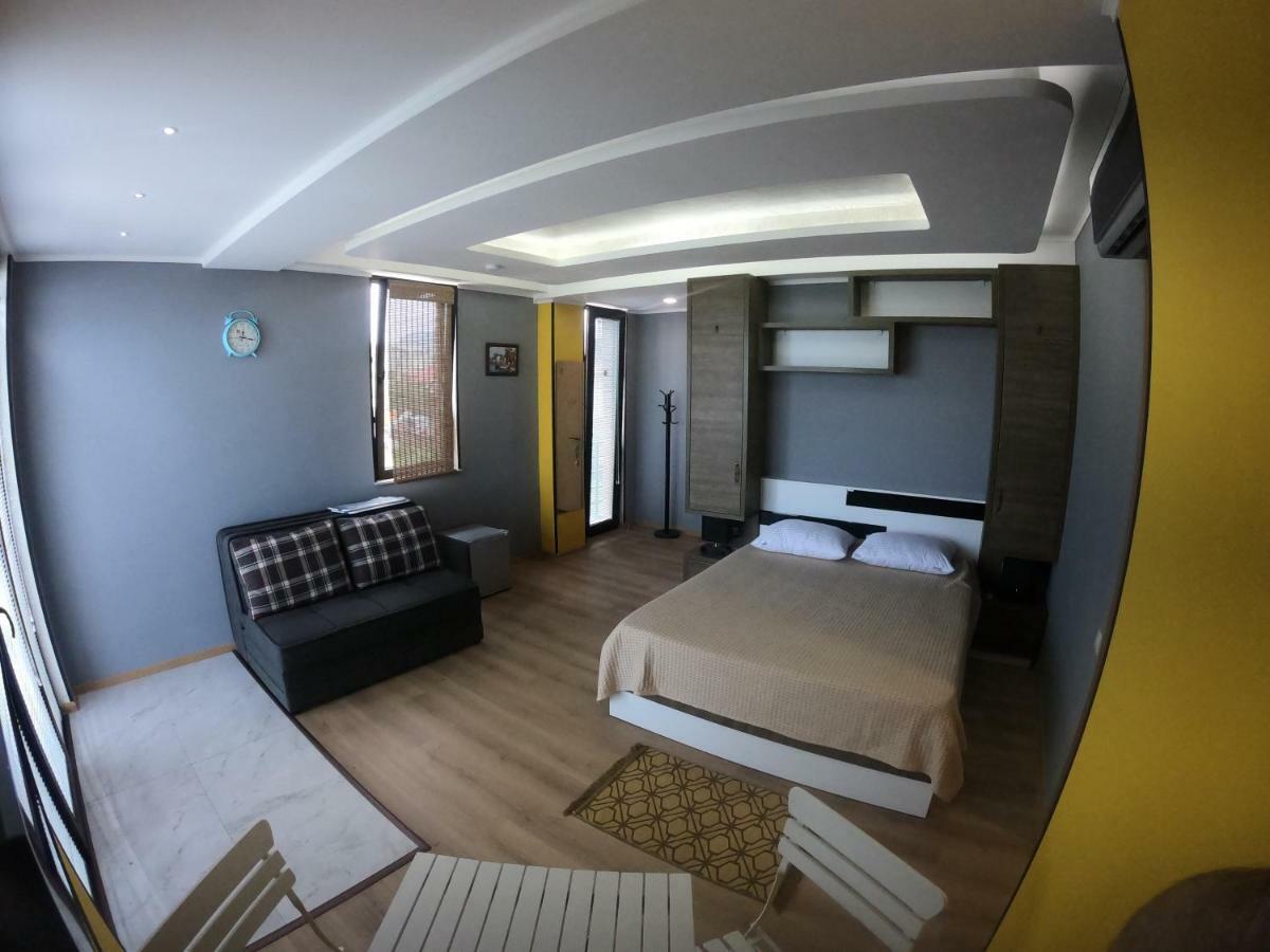 Batumi Hotel R&M Екстериор снимка
