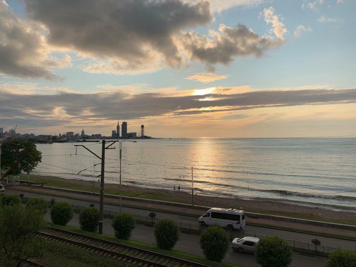 Batumi Hotel R&M Екстериор снимка
